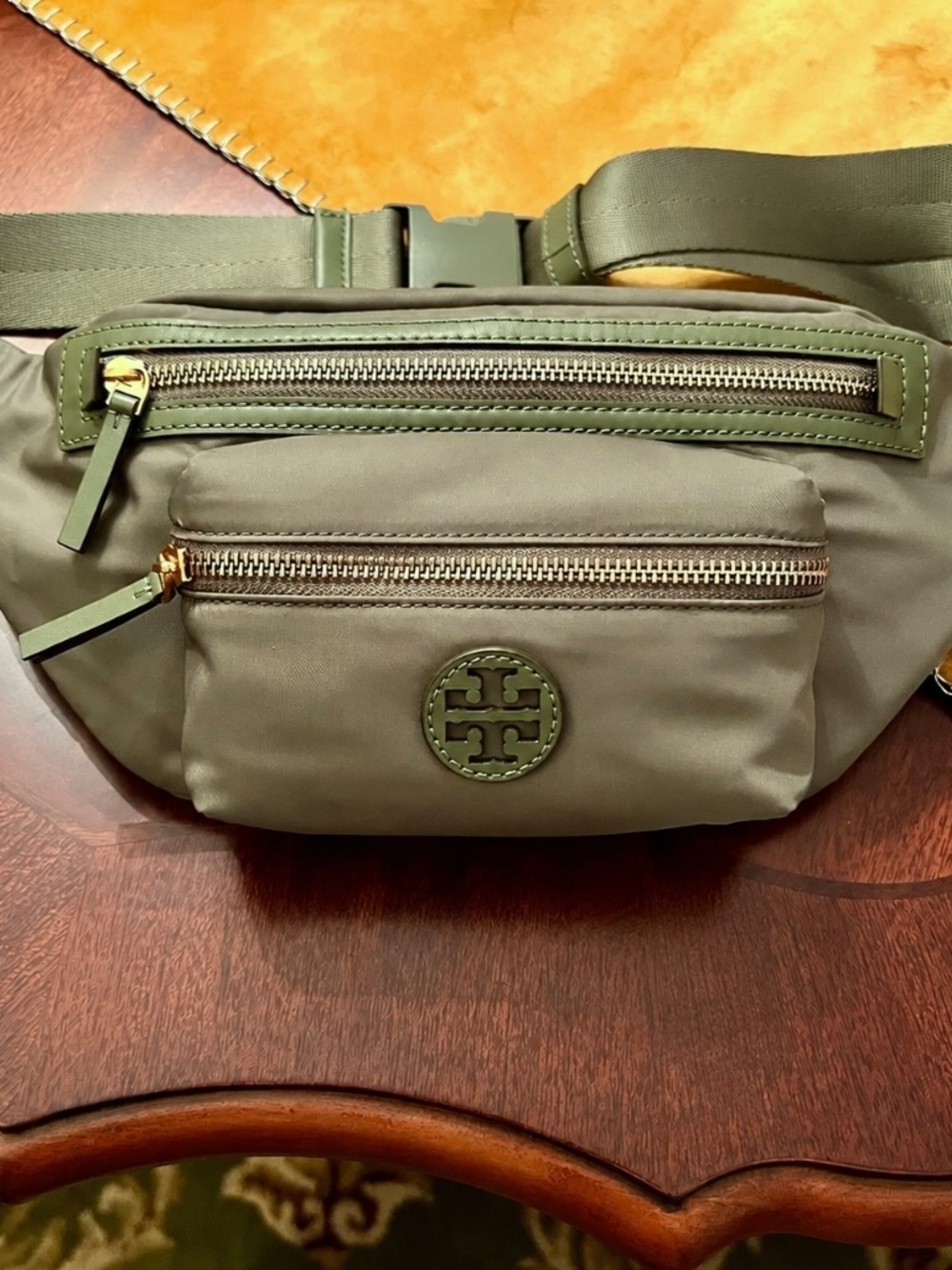 NWOT Tory Burch Nylon Belt Bag Fanny Pack Bum Bag Sling in Palm Leaf Green - Picture 3 of 3